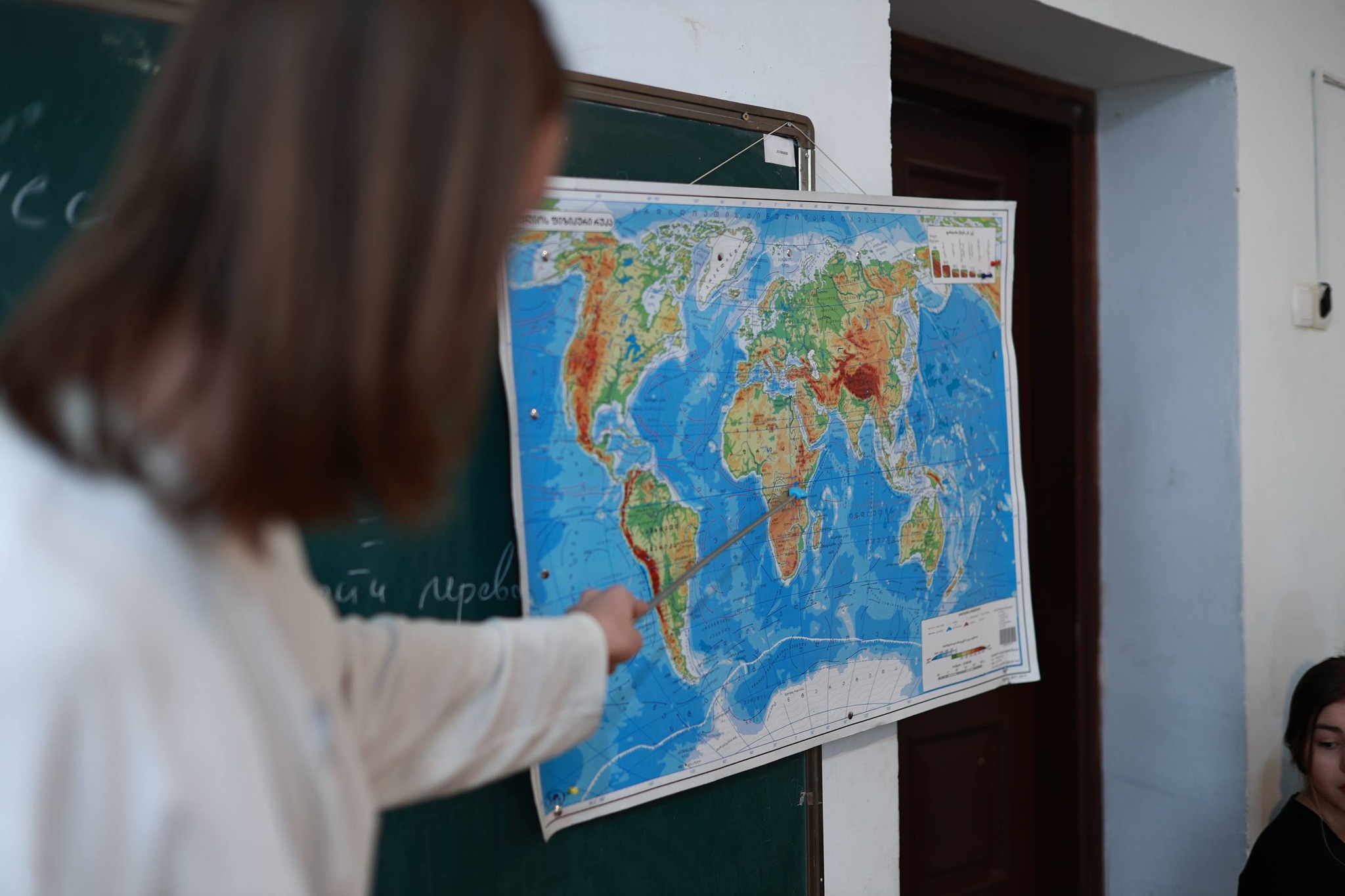 მე 8 კლასებში გეოგრაფიული თამაში „კონტინენტები და ოკეანეები“