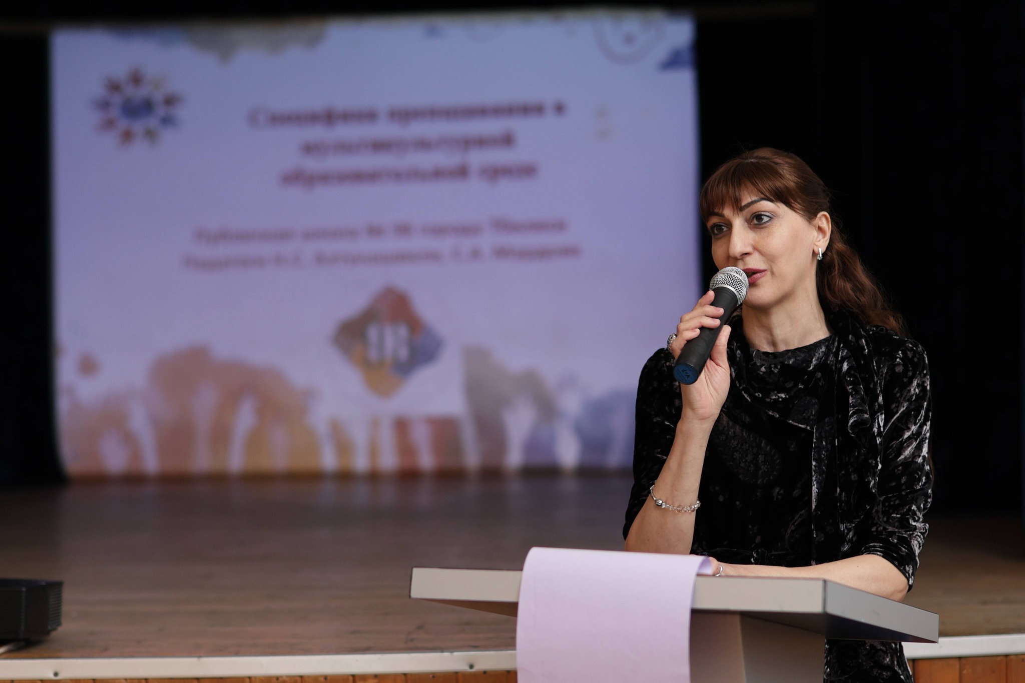 სკოლა "ინტელექტ-პლიუსში" მასწავლებელთა კონფერენცია "მეთოდი მოქმედებაში: თეორიიდან ცოცხალ გაკვეთილამდე" ჩატარდა